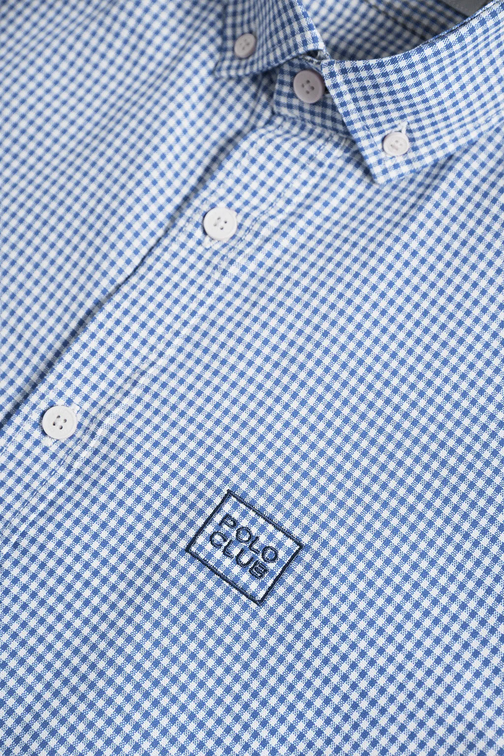 Camisa azul celeste a cuadros vichy con detalle bordado