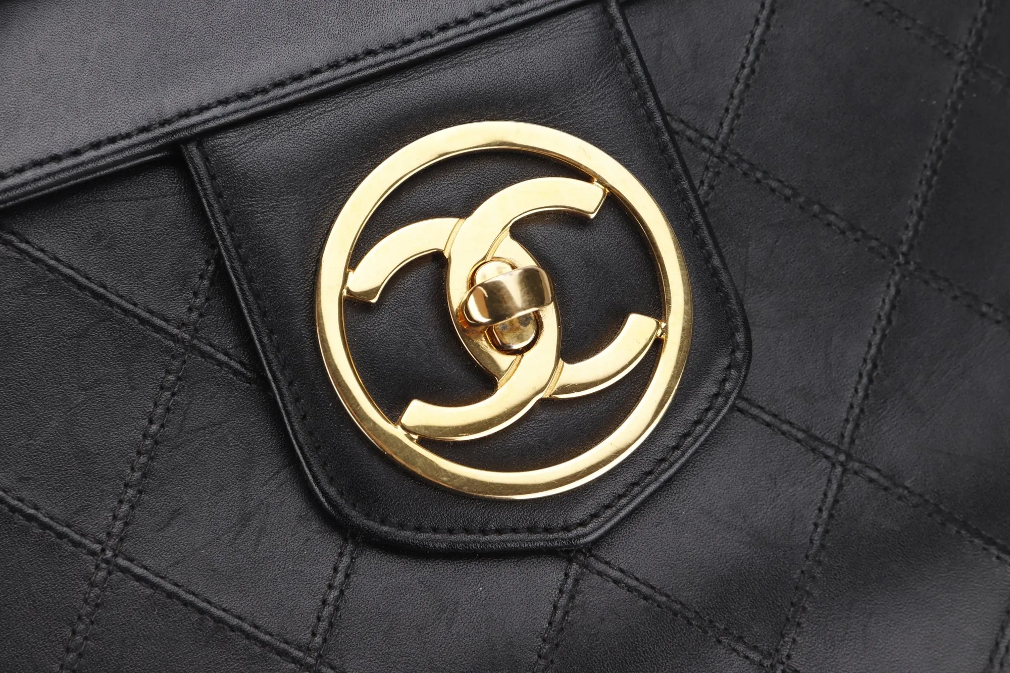 Chanel Vintage Vanity Case (259xxxx) Black Quilted Lambskin, Gold Hardware, with Strap & Card, no Dust Cover